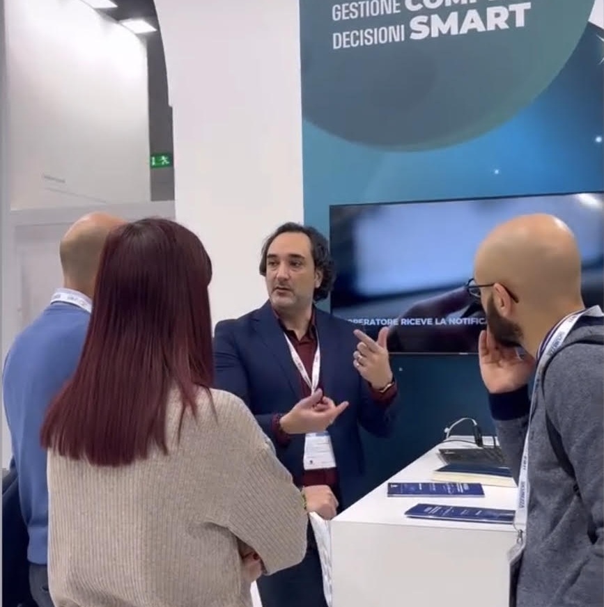 Luciano Giungato durante un confronto professionale in fiera